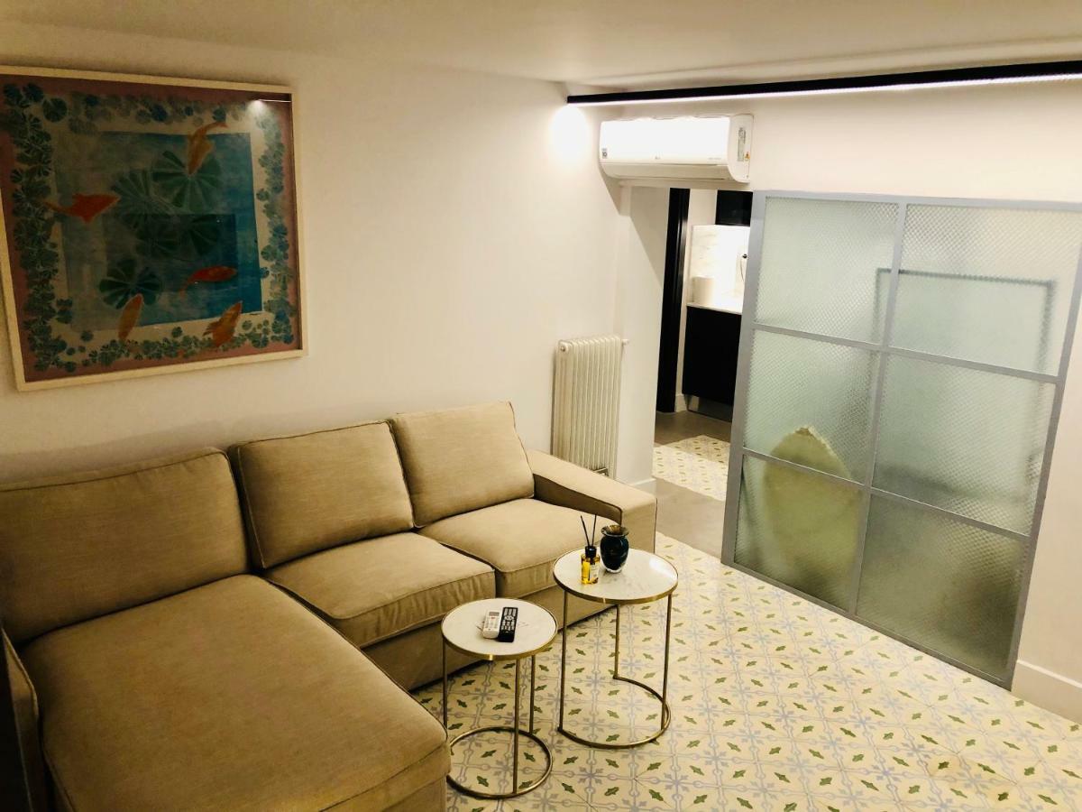 Athos 18 Kolonaki Square Central!!!
